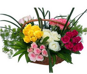  İzmit hediye sevgilime hediye çiçek  35 adet rengarenk güllerden sepet tanzimi