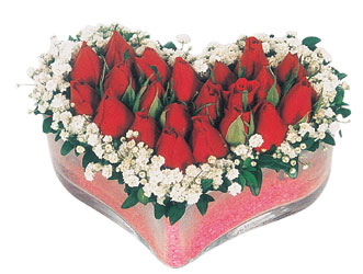  İzmit uluslararası çiçek gönderme  mika kalpte kirmizi güller 9 
