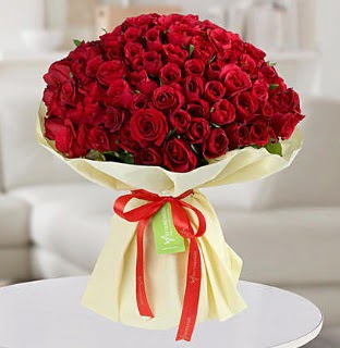 101 adet kırmızı gül buketi koca demet  İzmit yurtiçi ve yurtdışı çiçek siparişi 