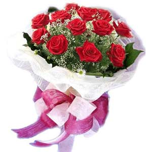  İzmit 14 şubat sevgililer günü çiçek  11 adet kırmızı güllerden buket modeli