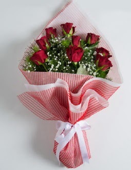 9 adet kırmızı gülden buket  İzmit 14 şubat sevgililer günü çiçek 