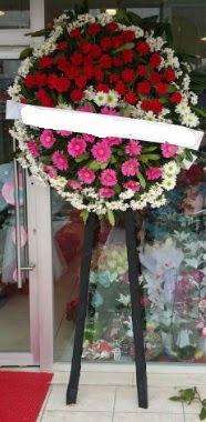 Cenaze çiçek modeli  İzmit yurtiçi ve yurtdışı çiçek siparişi 